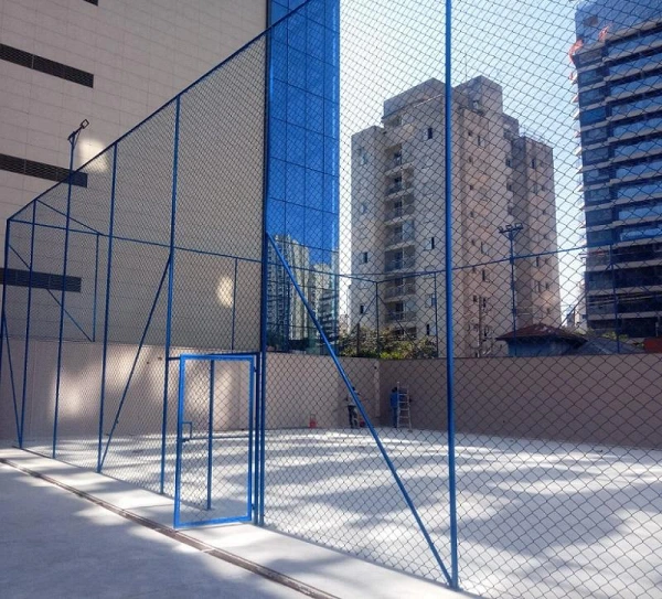 Tela para cercar quadra de futebol